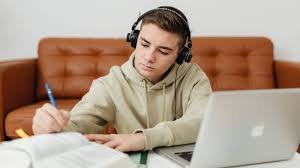 Tips Memilih Laptop Pertama untuk Pelajar dan Mahasiswa