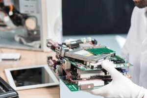 Internal Hardware vs Eksternal Hardware: 